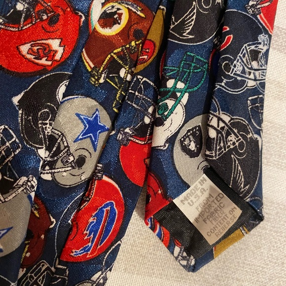 Men’s Tie - Picture 3 of 3